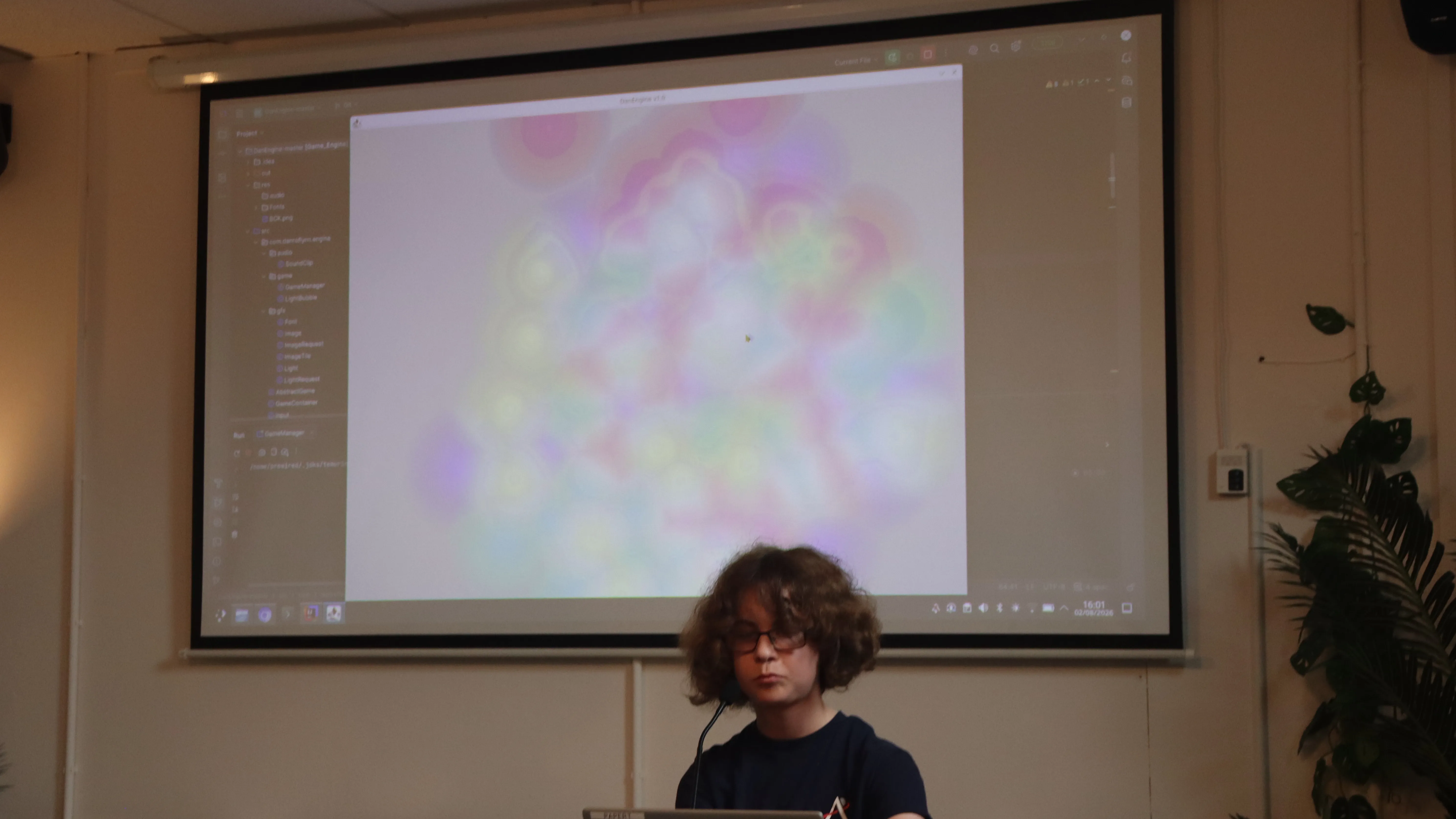 Daniel presenting his particle simulator